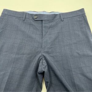 Men’s Tommy Hilfiger navy plaid flat front‎ pants. SZ 38 modern fit. NWOT